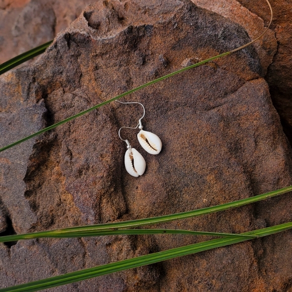 Puka Shell Earrings - Picture 1 of 1